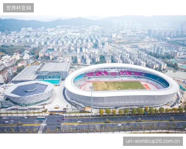 杭州奥体中心为2026年壁球亚锦赛筹备,其新建场馆后墙玻璃板经过高压喷涂强化,已通过世界壁球联合会(WSF)安全认证 杭州奥体中心为2026年壁球亚锦赛筹备,其新建场馆后墙玻璃板经过高压喷涂强化,已通过世界壁球联合会(WSF)安全认证